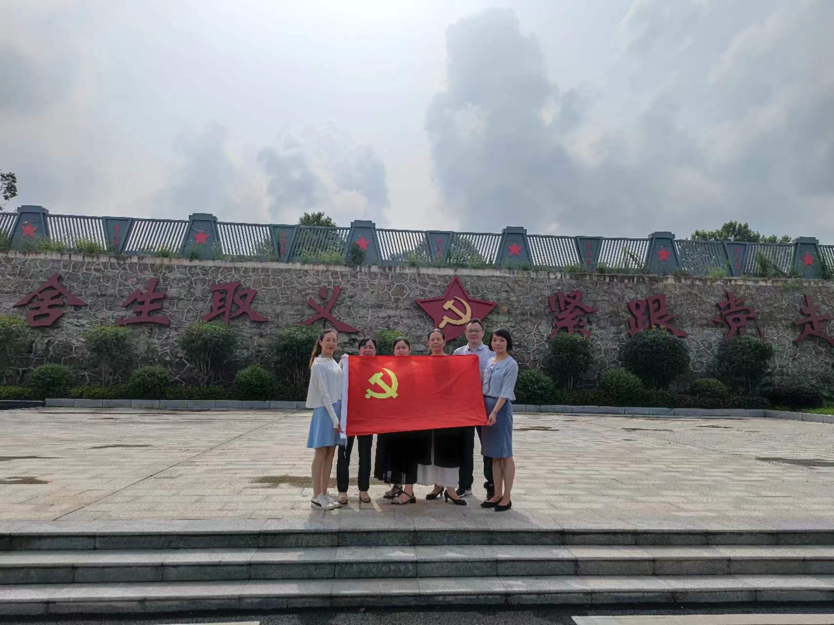 參觀紅色教育基地 感悟革命精神